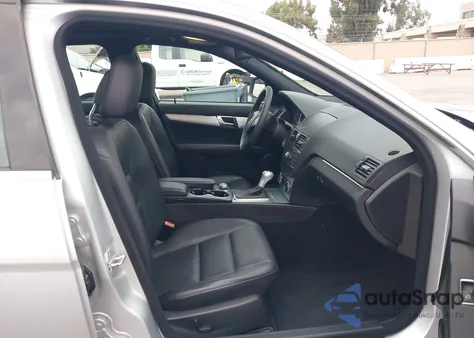 2008 Mercedes-Benz C 300 Luxury/Sport из США, поврежденный, VIN WDDGF54X98F097151